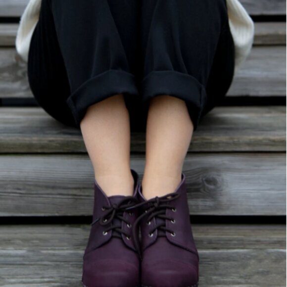 Sandgrens Chukka cap toe clog boots in plum - Picture 2 of 9